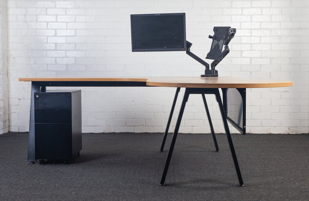 Astro P-End Executive Workstation